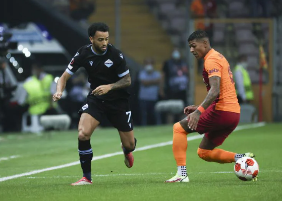  布雷斯特门将神勇发挥，零封领头羊爆冷门