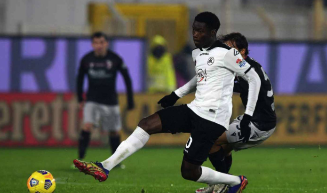  斯佩齐亚铁血防守，升班马筑起钢铁长城