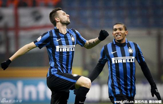  国米中场核心伤退，球队仍凭借毅力拿下胜利